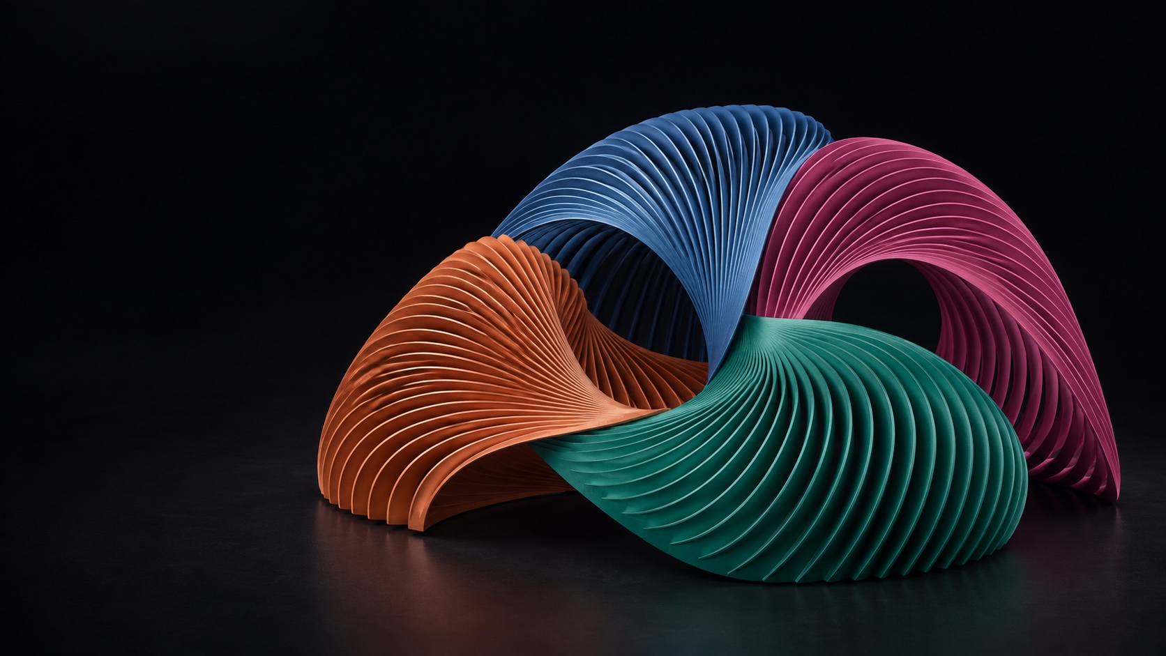 Capas curvas de color coral, azul, magenta y jade se encuentran en torno a aberturas oscuras en un único conjunto escultórico.
